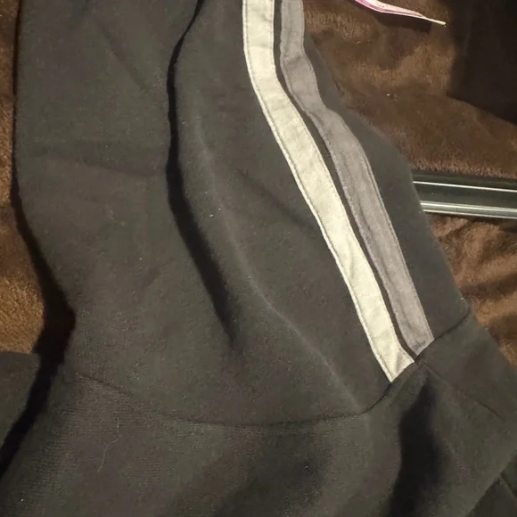 LOCALE Mens Brighton Snow Groomer Black Sweatshirt with White and Gray Accents - Picture 3 of 4